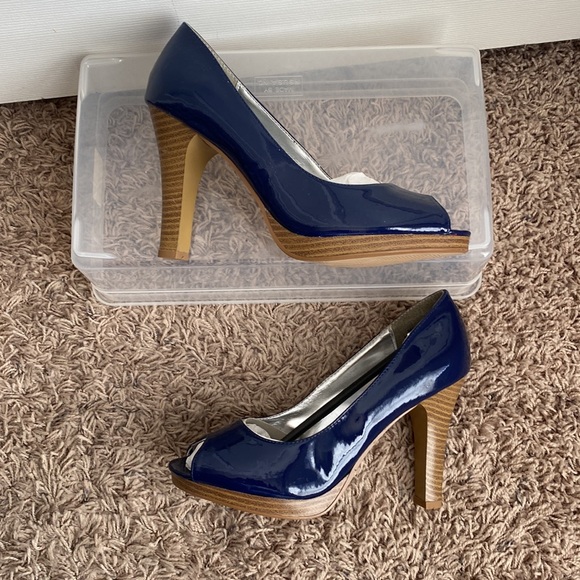 Navy Heels - Picture 2 of 4